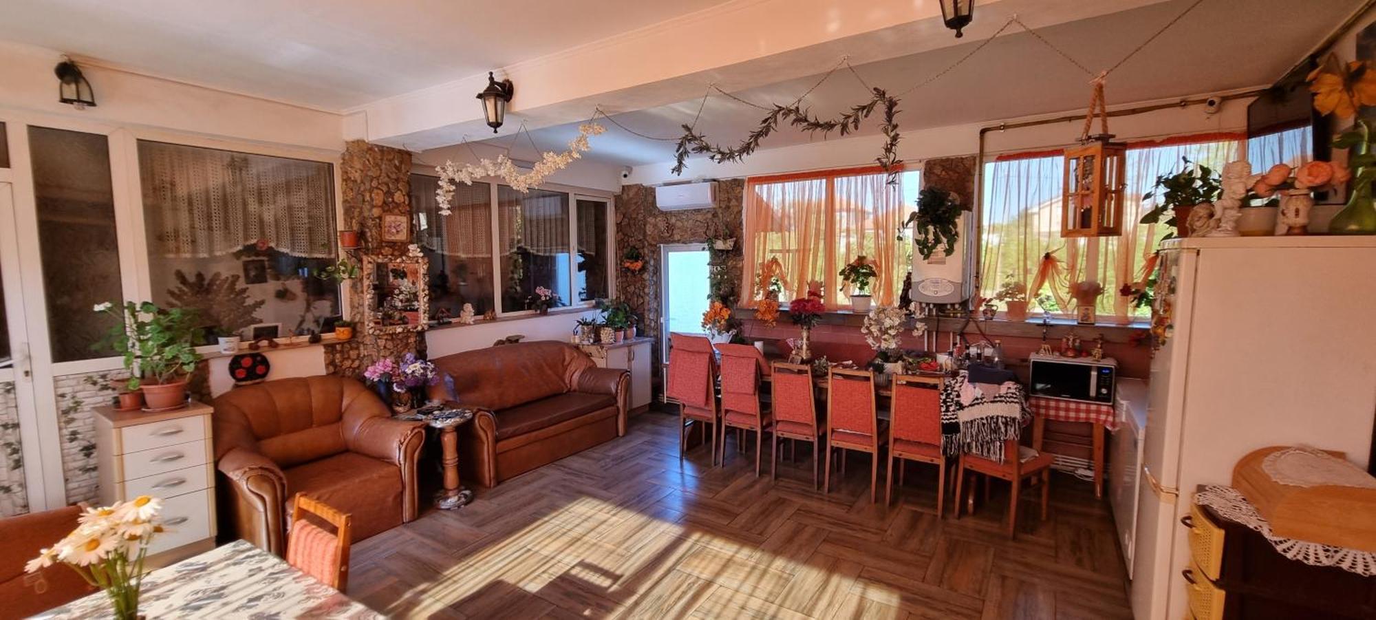 ホテル Casa Stefan Douăzeci şi Trei August エクステリア 写真